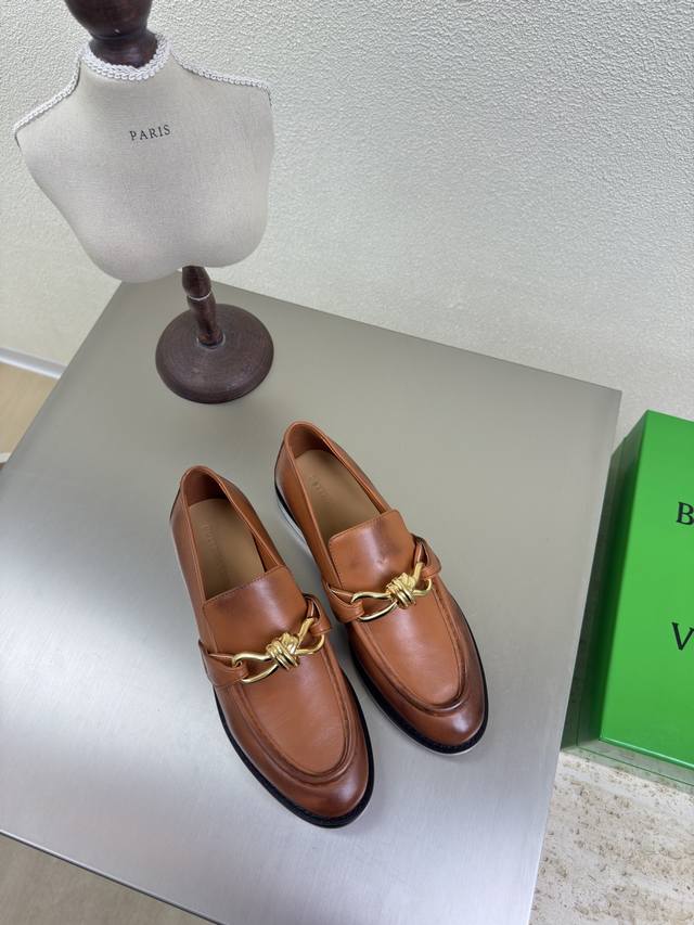 Handmade Vintage-Washed Color Process Bottega Venet* Women's Astaire Loafer Sing