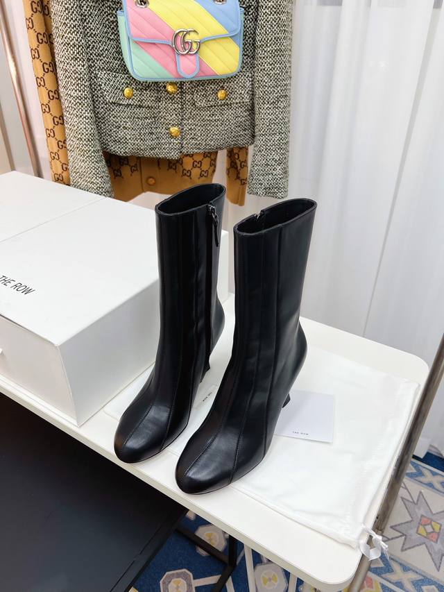 The Row 23Ss Fall/Winter New Arrival Round-Toe Short Boots The Row Has Always Ex