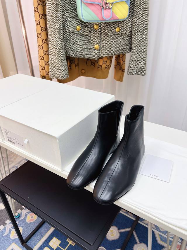 The Row Fall/Winter New Arrival Slip-On Flat Boots. The Unique Triangular Side O