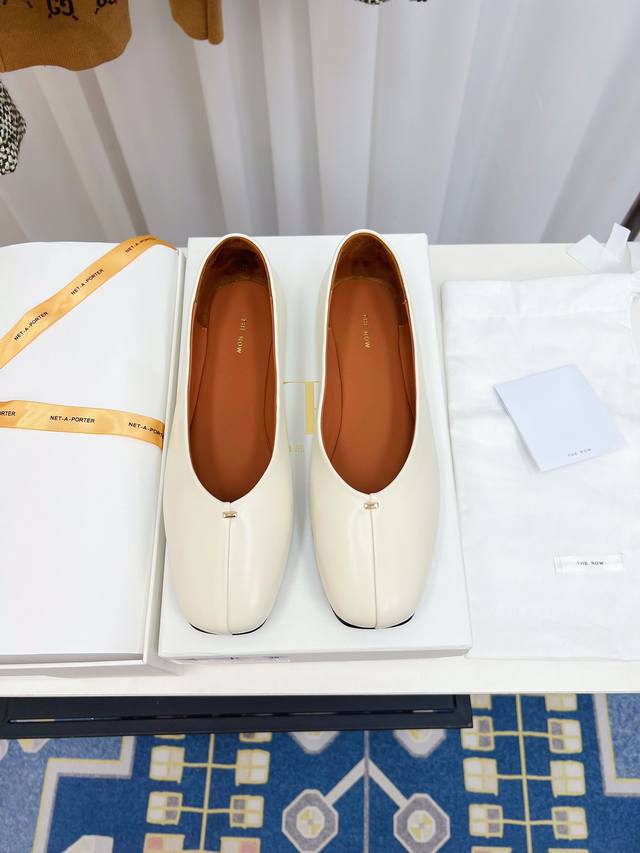 The Row Year-Round Ultra-Soft And Comfortable Imported Sheepskin Bow Ballet Flat