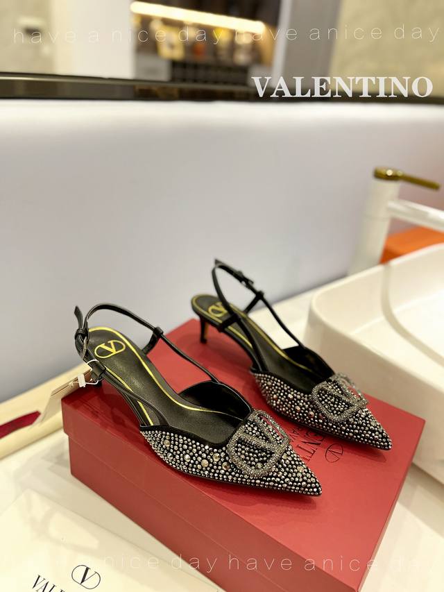 Valentino Latest Embroidered Back-Open Sandals Sheepskin Velvet Embroidered Sand