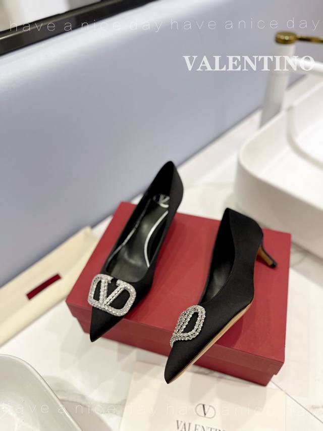 Valentino Latest Silk Backless Single Shoes Imported Silk Single Shoes With Diam