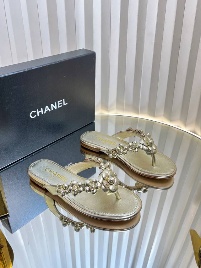 25 Ss Spring/Summer New Arrival Chane* Little Flower World Flat Thong Sandals. A
