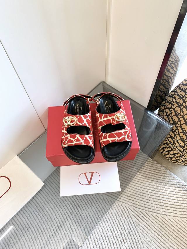 Factory Price P, Valentino 25-Style Large V-Buckle Velcro Beach Sandals Velcro C