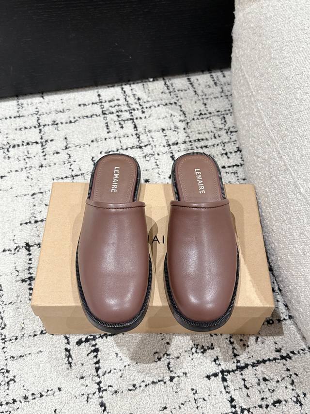 Lemaire 25S New Casual Mule Shoes Lemaire's Classic Black Mule Shoes Feature A M