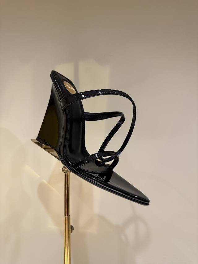 Saint Laurent*Ysl Saint Laurent 25Ss New Arrival High-Heel Slippers. The Upper I