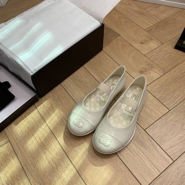 Flash Sale Price: Airplane Box +10 Chane* Little Chanel 24 Runway Edition Handcr