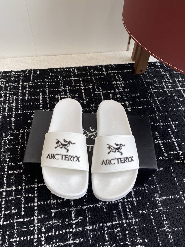 Premium-Quality Arcteryx 25Ss Spring/Summer Men's Beach Flip-Flops, Sold Out At
