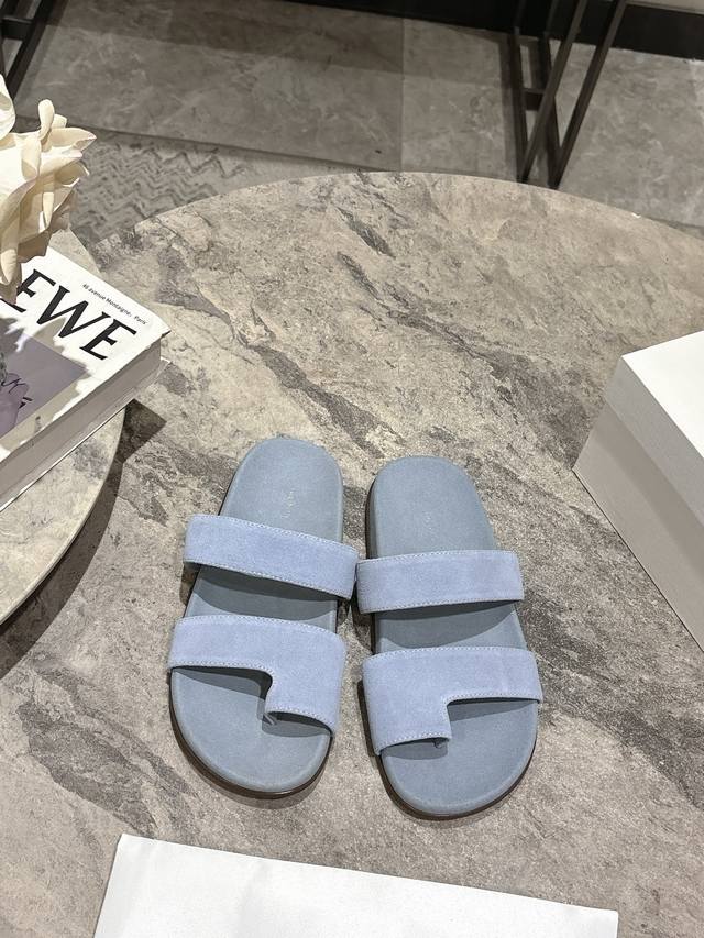 The Row 25Ss Spring/Summer New Arrival Simple Wrinkled Flat Thong Sandals! The R