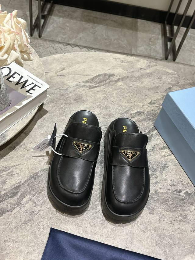 Prada 25Ss Spring/Summer New Arrival Prada Triangle Logo Toe-Ring Mule This Mule