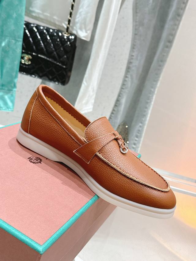 Women's And Men's Styles. Nuoyoupian Timeless Classic Loafers. Top-Tier Resale.