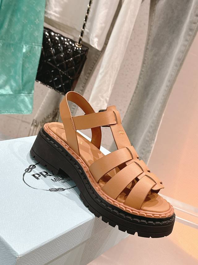 Top-Tier Classic Sandals. Original Woven Cross-Strap Thick-Soled Sandals. Ultra-