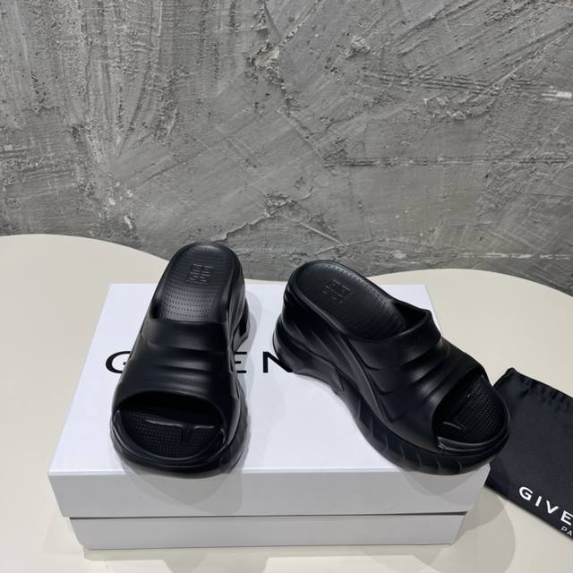 Givenchy Spring/Summer New Arrival Marshmallow Thick-Soled Heeled Slippers, A Gl