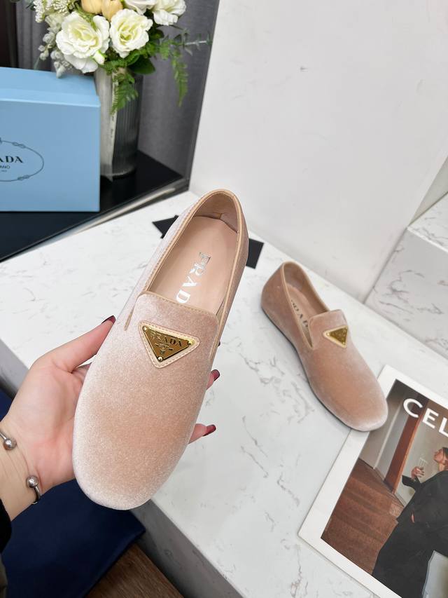 Market Top-Tier Edition Prada Top-Tier Quality, Blending Elegance, Sophisticatio
