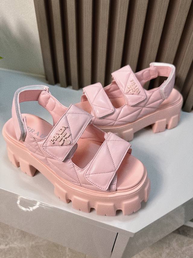 Prada Summer New Sandal Series Thick-Soled Sandals A Must-Have For Summer. Soft