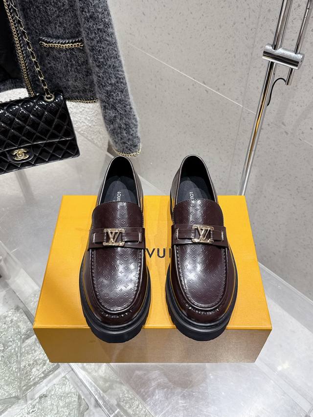Premium Version Lv New Chain Relief Thick-Soled Loafers. Upper: Imported Split-G