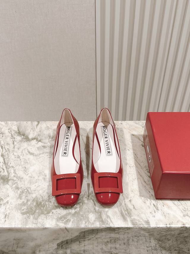 New Arrival! Jewel Heel Series New Lacquered Buckle Pumps! A Sophisticated And E