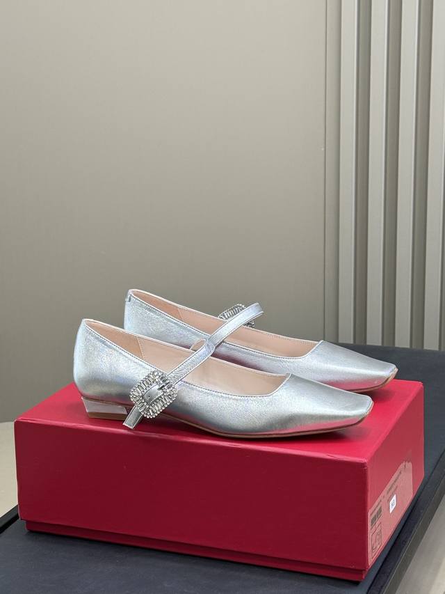 High-Quality Roger Vivier Ss25 Mew Arrival~ Rv 2025 Spring/Summer Mary Jane New