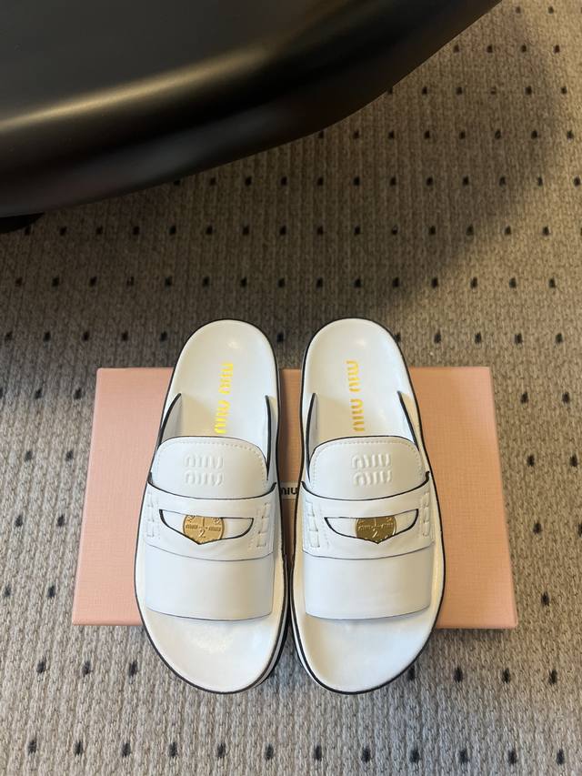 Top-Quality Miu Mi* 25Ss Spring/Summer New Arrival Coin-Shaped Sandal. Miu Is No