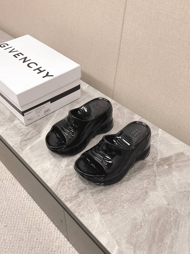 Givenchy Marshmallow Thick-Soled Heeled Slippers Go Viral Globally! Every Instag