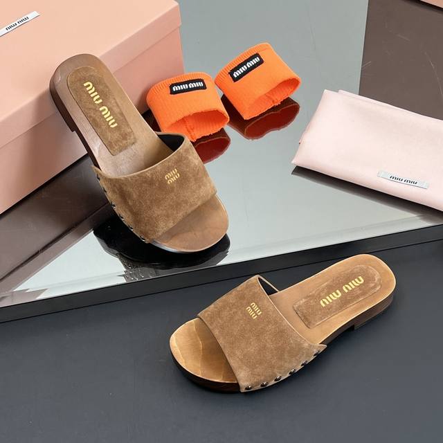 Factory Price: Socks In Random Colors Come With A Pair. Miu Miu 25Ss Early Sprin