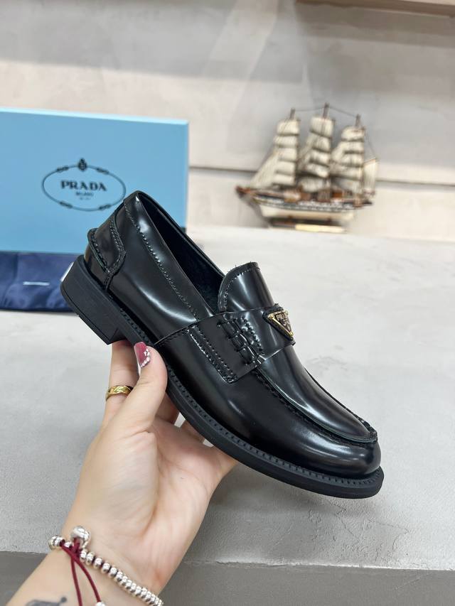 Factory Price: Pp: New Arrival From The Official Store, Upper: Cowhide Leather W