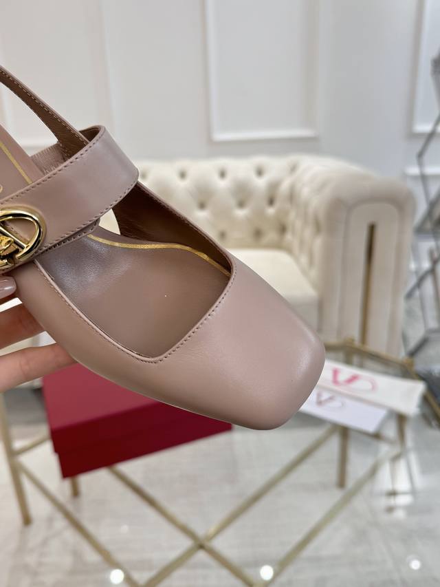 Valentino Mary Jane New Release! Simple And Delicate, High-End And Refined, Exud
