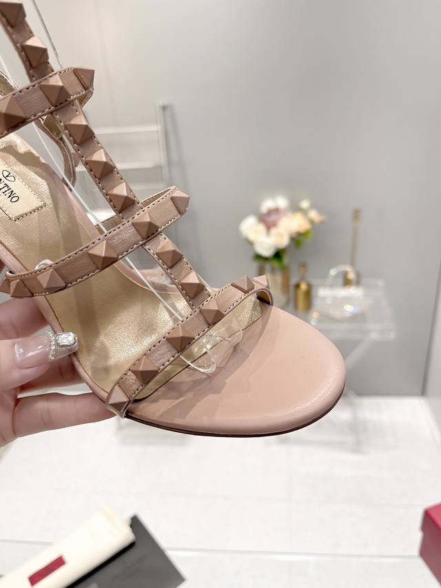 Valentino Flagship Store New Arrival A Must-Have Piece Loved By Influencers For