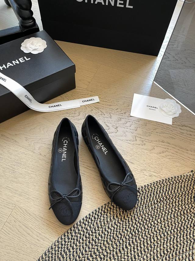 Leather Upper Shimmering Chanel Ballet Shoe Series New Color Added! This Shoe Ne