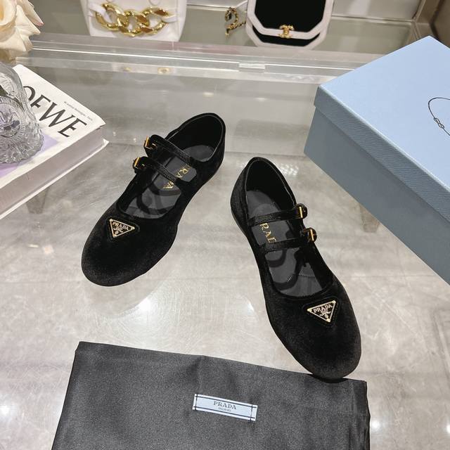 Flash Sale Price: Prada 2025Ss Spring/Summer New Arrival - Shimmering Debut Mary