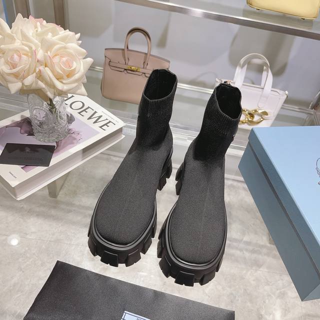 Flash Sale Price: Prada Spring/Summer New Arrival Versatile Shoe Style Sawtooth