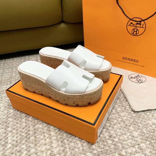 Premium Edition White Herm S Eze30 Thick-Soled Platform Sandals In Suede And Lea