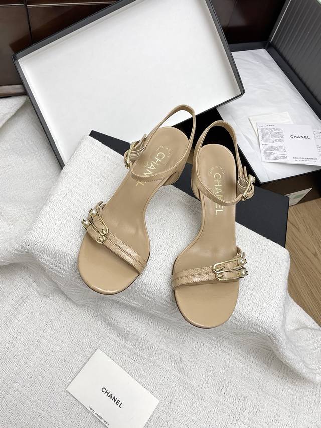 25S Spring/Summer New Arrival Chanel Vintage Vintage Large Logo High-Heel Sandal