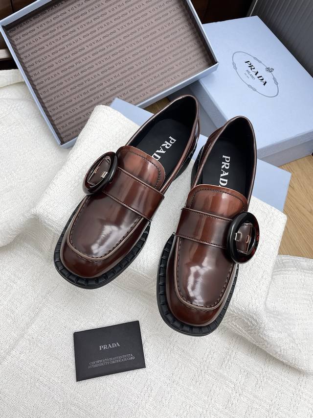 Top-Tier Version Of Prada's 2025 New Retro Tortoiseshell Buckle Loafers. It's Ha