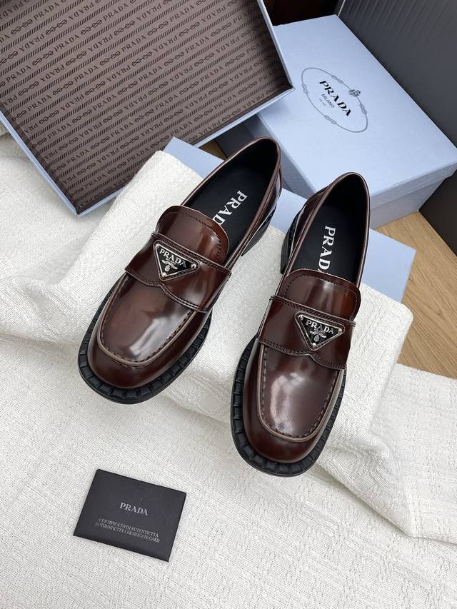 Top-Tier Version Of Prada's 2025 New Retro Triangle Buckle Loafers. It's Hard No