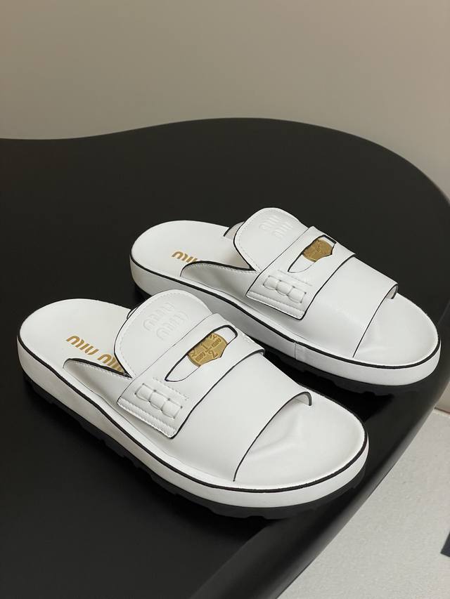 25Ss Spring/Summer New Arrival Miu Miu Coin Beach Flip-Flops With Thick Sole And