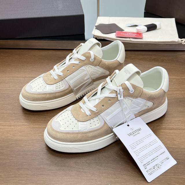 Premium Quality, Authentic Product Photos Valentino Garavani Vl7N Calf Leather L
