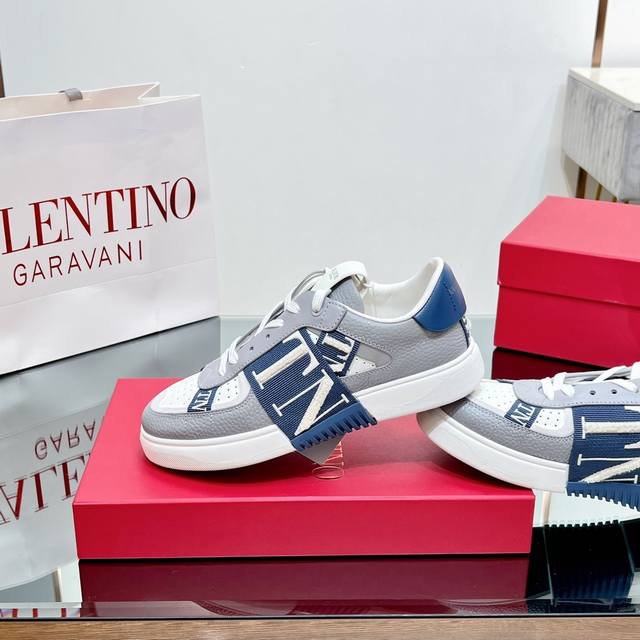 Premium-Quality Replica, Authentic Photos. Couple's Edition Valentino Garavani V