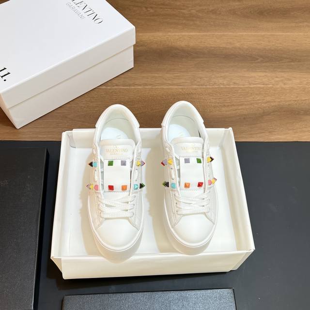 Top-Tier Version Valentino Rockstud Untitled Valentino Thick-Soled Sports Casual