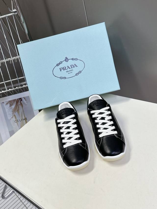 Prada Spring/Summer New Model Training Shoes, Retro White Sneakers, Endorsed By