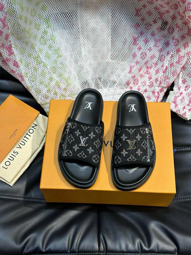 Louis Vuitton *Uitto* New Men's Summer Slippers, Classic Monogram Series, One-St