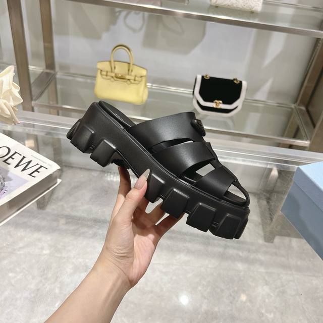 Factory Price: Prada Latest Spring/Summer Woven Ultra-Light Rubber Sandals E64 T