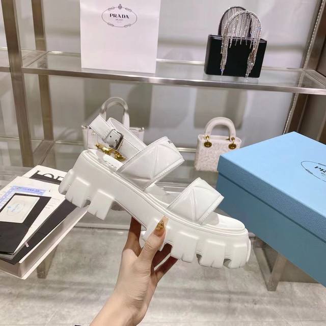 Factory Price: Prada New Arrival, Upper: Cowhide, Lining: Imported Sheepskin, Or