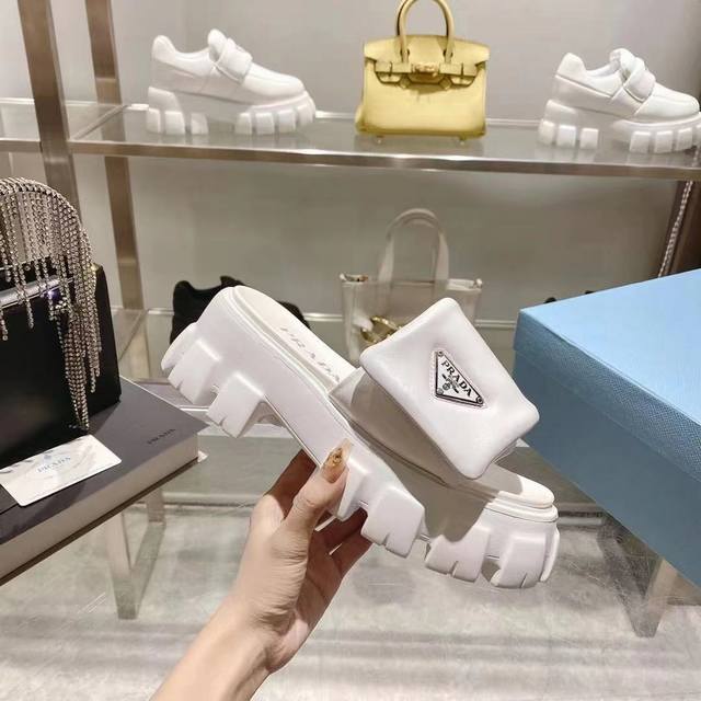 Factory Price P P Family New Model, Upper: Ultra-Soft Full-Grain Lambskin, Linin