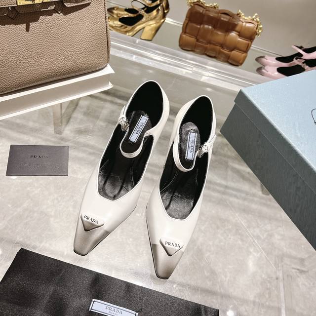 Prada 222 New Arrival, Factory Price P Prada 22 23Ss Runway Show Style , The Hot