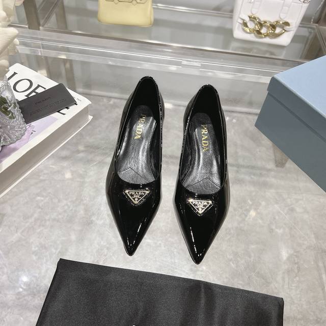 Factory Price P Prada Spring/Summer New Arrival, Making A Strong Debut! Stylish