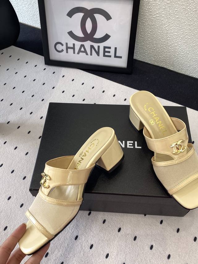 Chanel New Summer Slippers High-End Version Classic Design With Metal Round Buck
