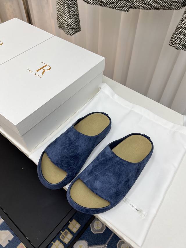 The Row 25 Spring/Summer New Arrival Simple Round-Toe Slippers! From A Young Ame