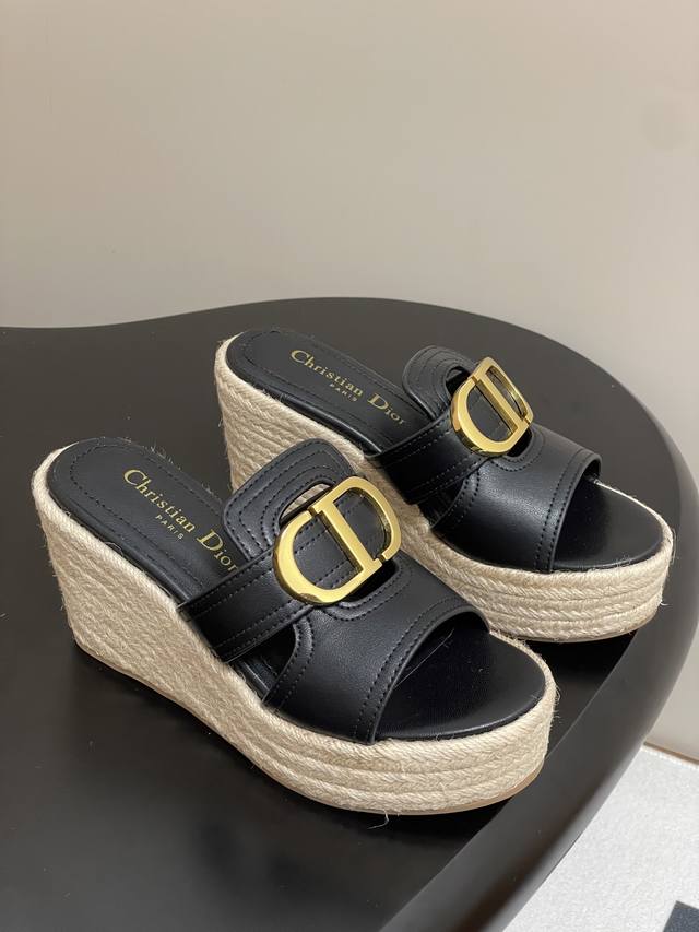 25Ss Spring/Summer New Arrival Dior Straw-Woven Wedge Sandal With Cd Buckle And