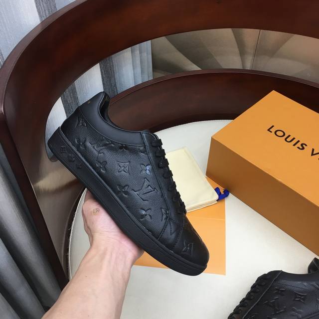 Return To The Golden Age Louis Vuitton 20Ss Latest Model Sneakers. Wearing These